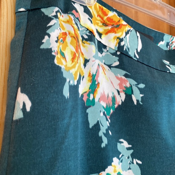 Halogen forest green floral midi bias cut skirt with pleat detail — 8 - Picture 3 of 12